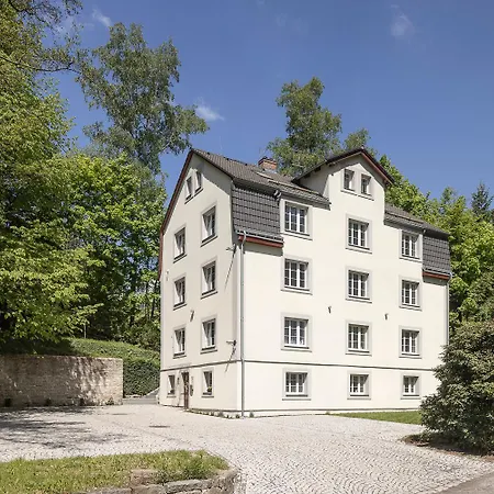 Pytloun Zeleny Haj Aparthotel